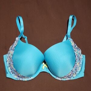 Victorias Secret Lightly Lined Demi 36D beautiful Bra with Floral Trim